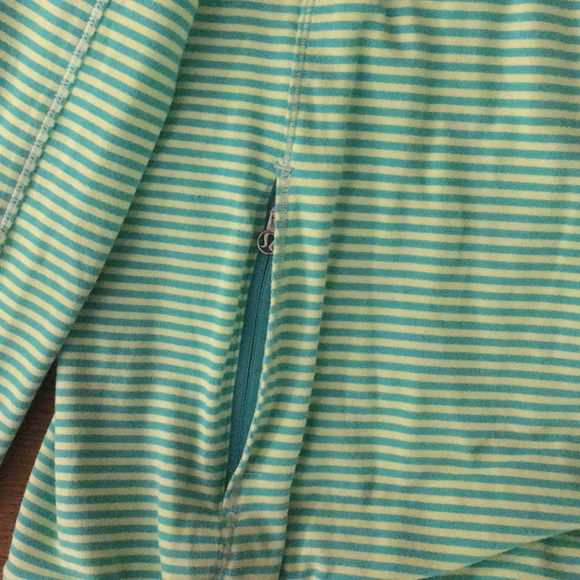 Lululemon 1/4 zip pullover - Picture 3 of 5